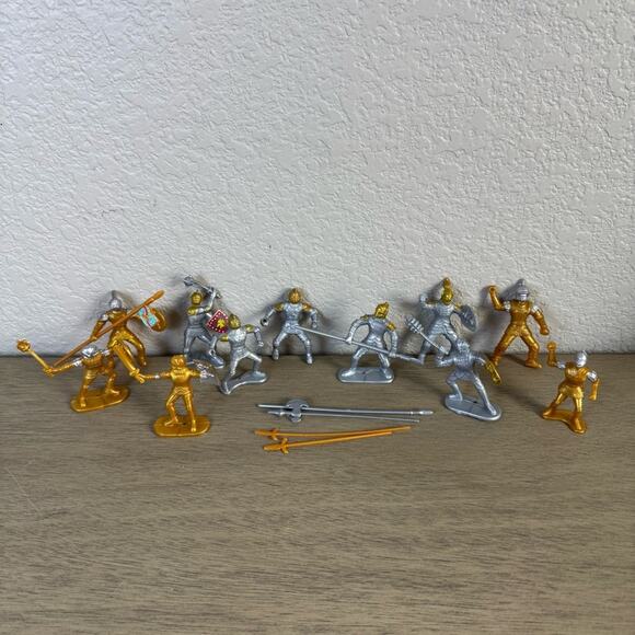 Set of 11 Gold & Silver Knight Soldier Action Figures - Picture 1 of 4